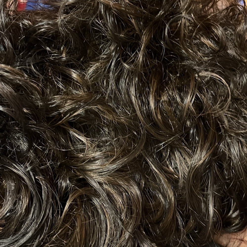 Revlon Curly Brown Wig VEGAS color 8R  for Women - Picture 7 of 7